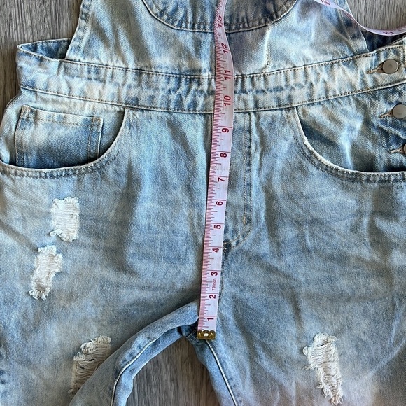 Forever 21 Light Washed Denim Overalls Size 26 - Picture 8 of 9